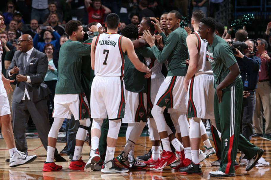 I Milwaukee Bucks festeggiano la vittoria contro i Miami Heat (Getty Images)